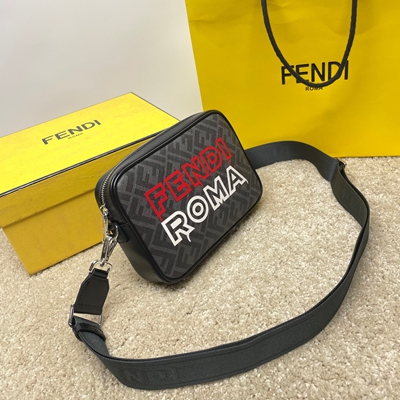 フェンディバッグ側面デザイン